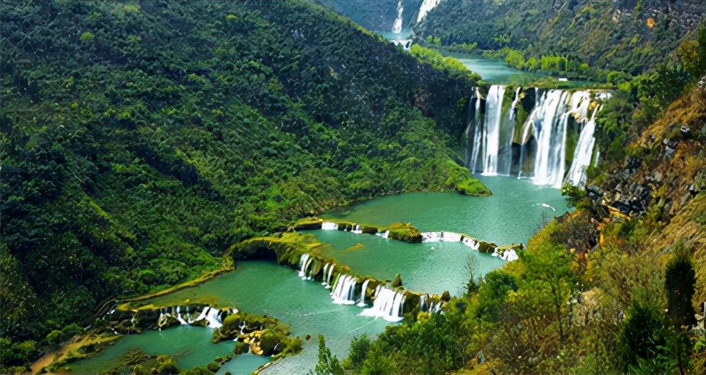 中国十大瀑布排名：贵州占据前二，不愧是瀑布王国