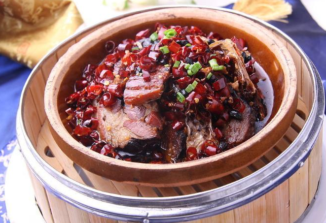 将三种腊味融于一体的腊味合蒸,湖南味道都在这一碗里