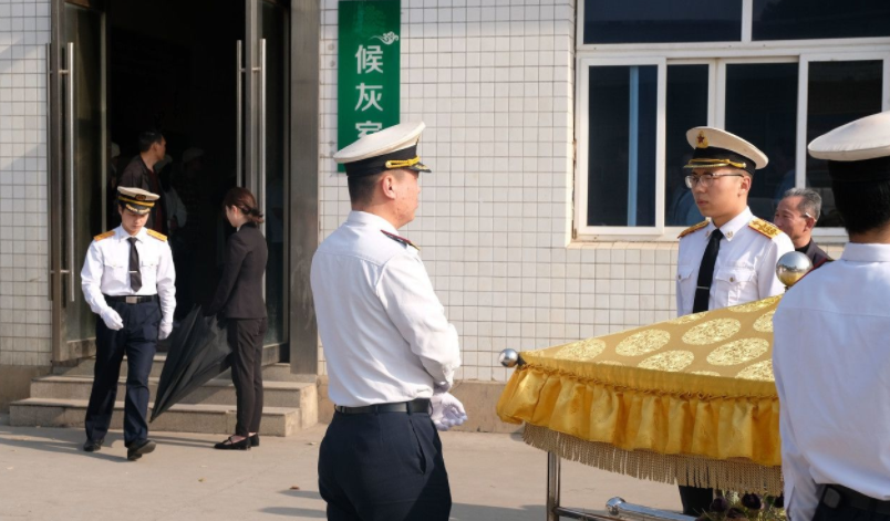 殡仪馆秋季招聘,没有胆量干不了,薪资待遇高五险一金正式编制