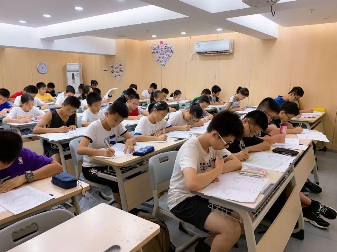 公费生免费读大学，还发生活补助，自费生就业更灵活，该怎么选择