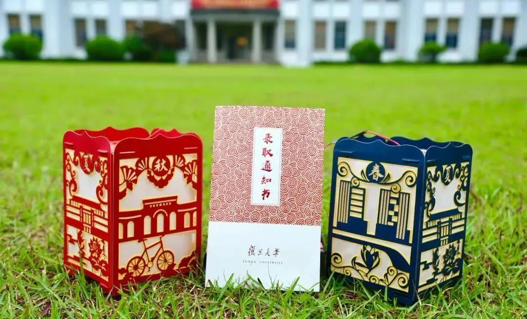 「你喜欢的大学」 拍了拍你，并说：这是你的录取通知书嘛？