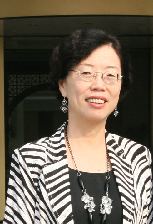 《致橡树》,一首女生必读的诗,诗人舒婷,有一个浪漫的爱情故事