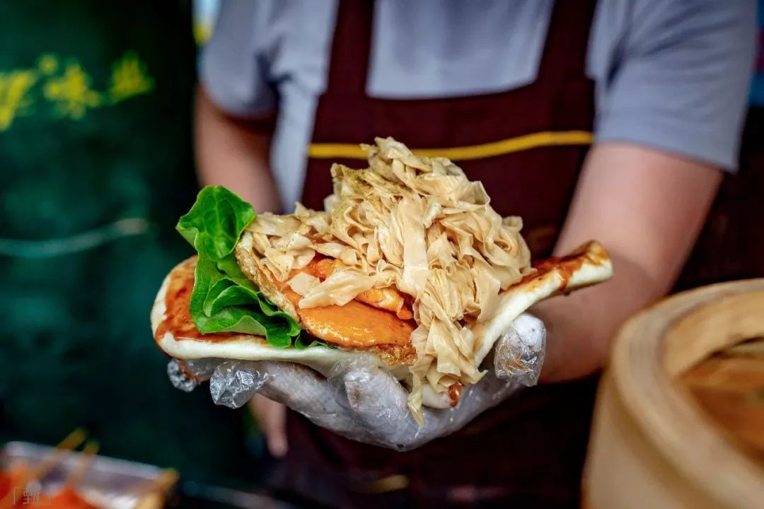 南京高校后街Battle战，一街更比一街香