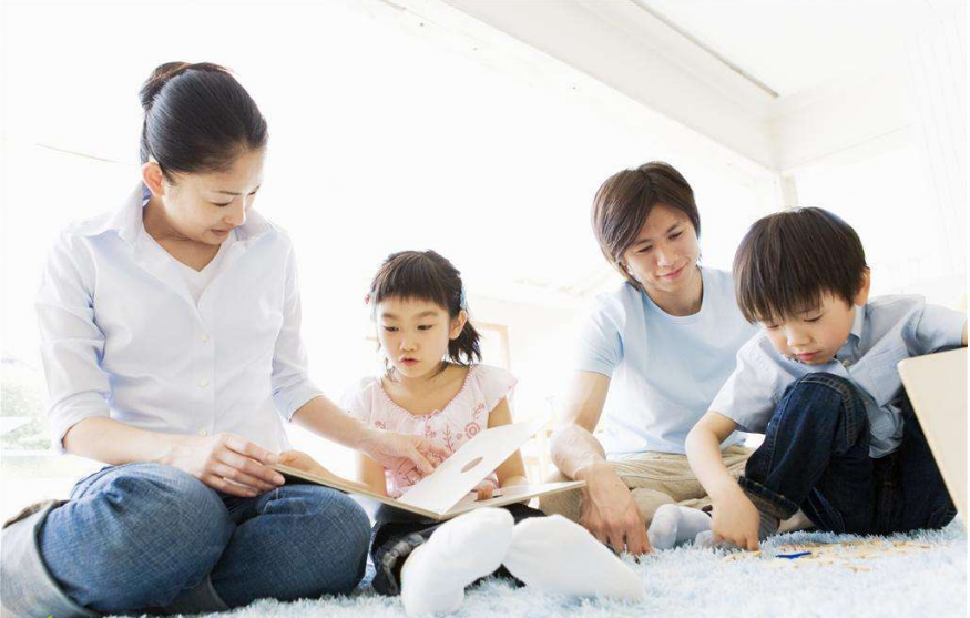 大班哥哥“慰问”刚入学的妹妹，现场画面暖心，网友：是个好哥哥