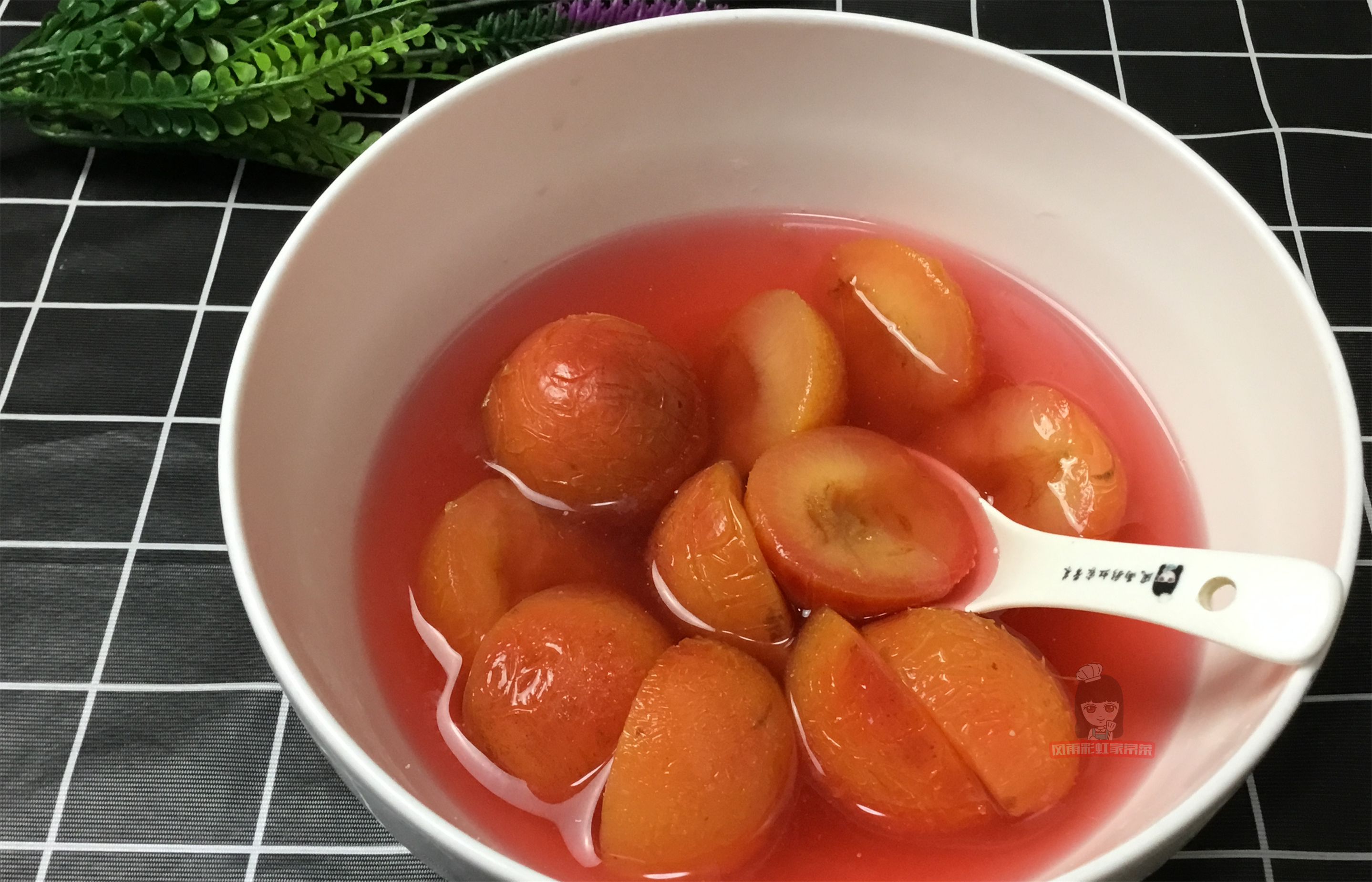 用家里现成的水果做成罐头，10分钟就能搞定，健康美味无添加