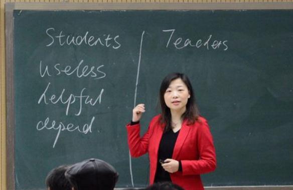 2021高考生想当老师选啥专业？4门学科需求量大，就业前景很好