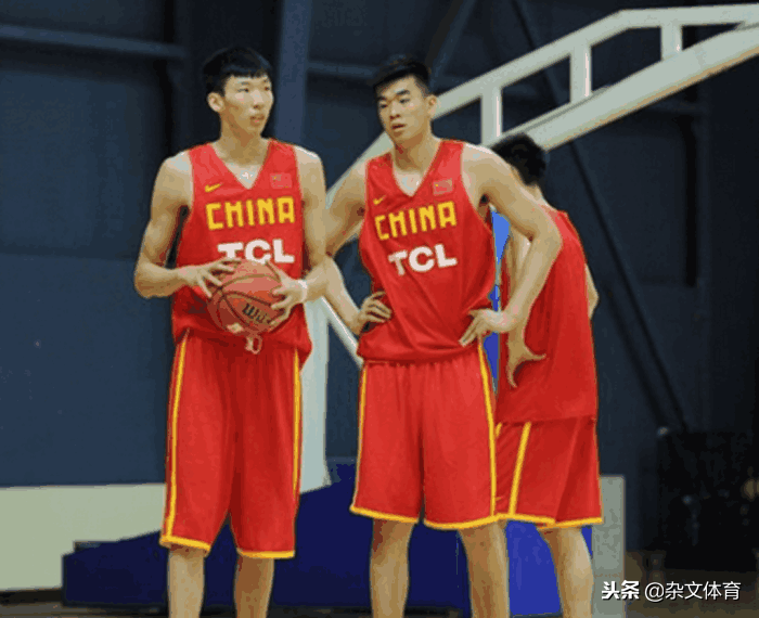 李慕豪个人简介(职业球员输给业余人士！18岁已经2米16, 参加NBA选秀却落选)