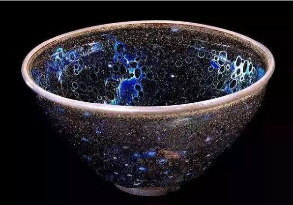 4cm现收藏于日本大德寺龙光院这些传说更将曜变天目这一茶盏蒙上了一