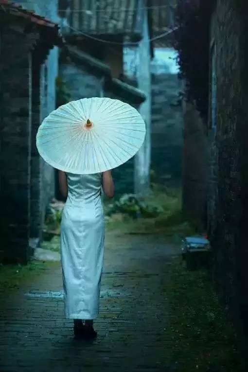 描绘雨巷的优美句子_晶羽科技