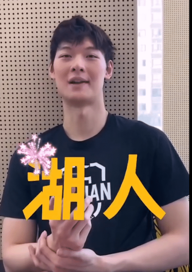 王哲林为什么去不起nba(脾气见长！王哲林首谈不去NBA的原因，怼球迷：我就是窝里横)