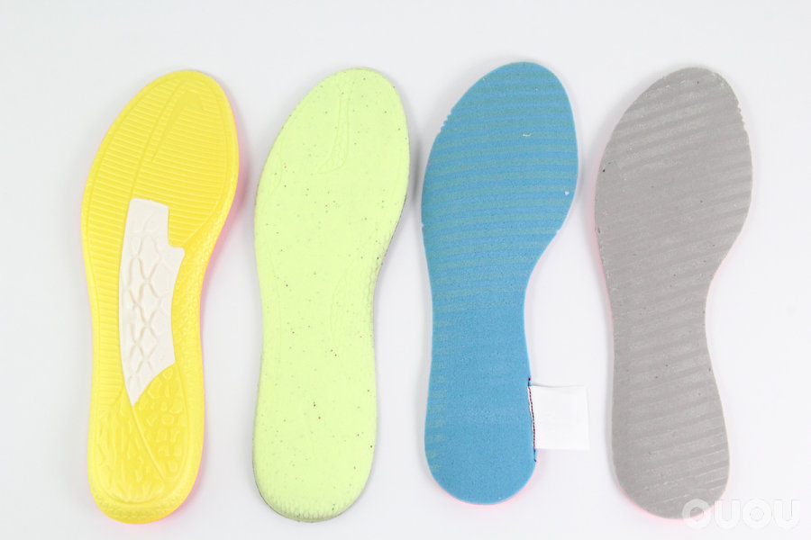 足球鞋加ag和hg有什么区别（GT跑车很牛，带GT的足球鞋呢？耐克GT全系对比）