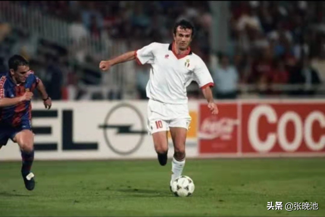 请问巴萨vsAC米兰历史战绩(足球老照片：1994年欧冠决赛AC米兰4-0巴萨，萨维切维奇PK塞尔吉)