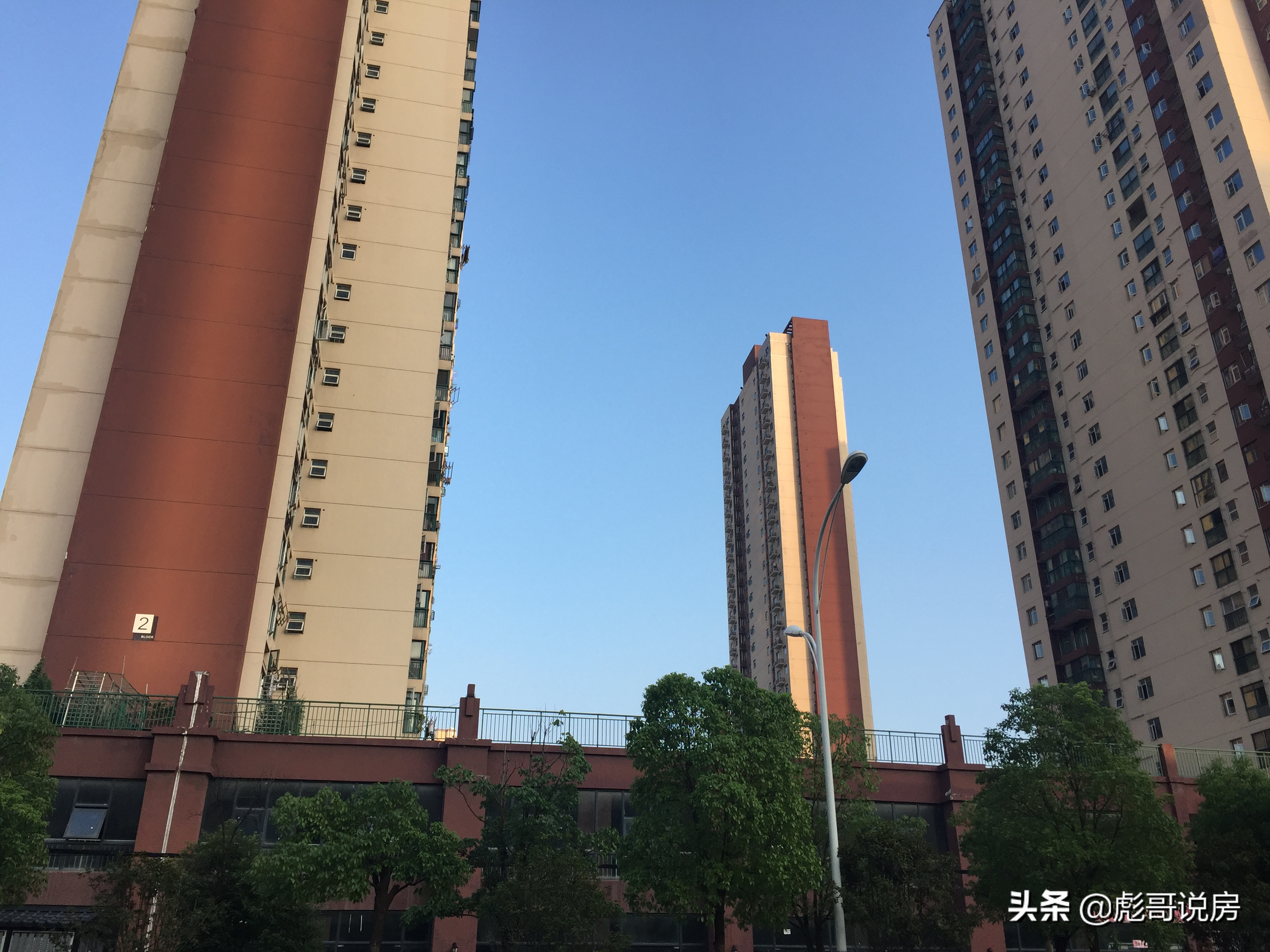 武汉楼市的黑天鹅事件、天量还建房开始办证了，典型区域评测