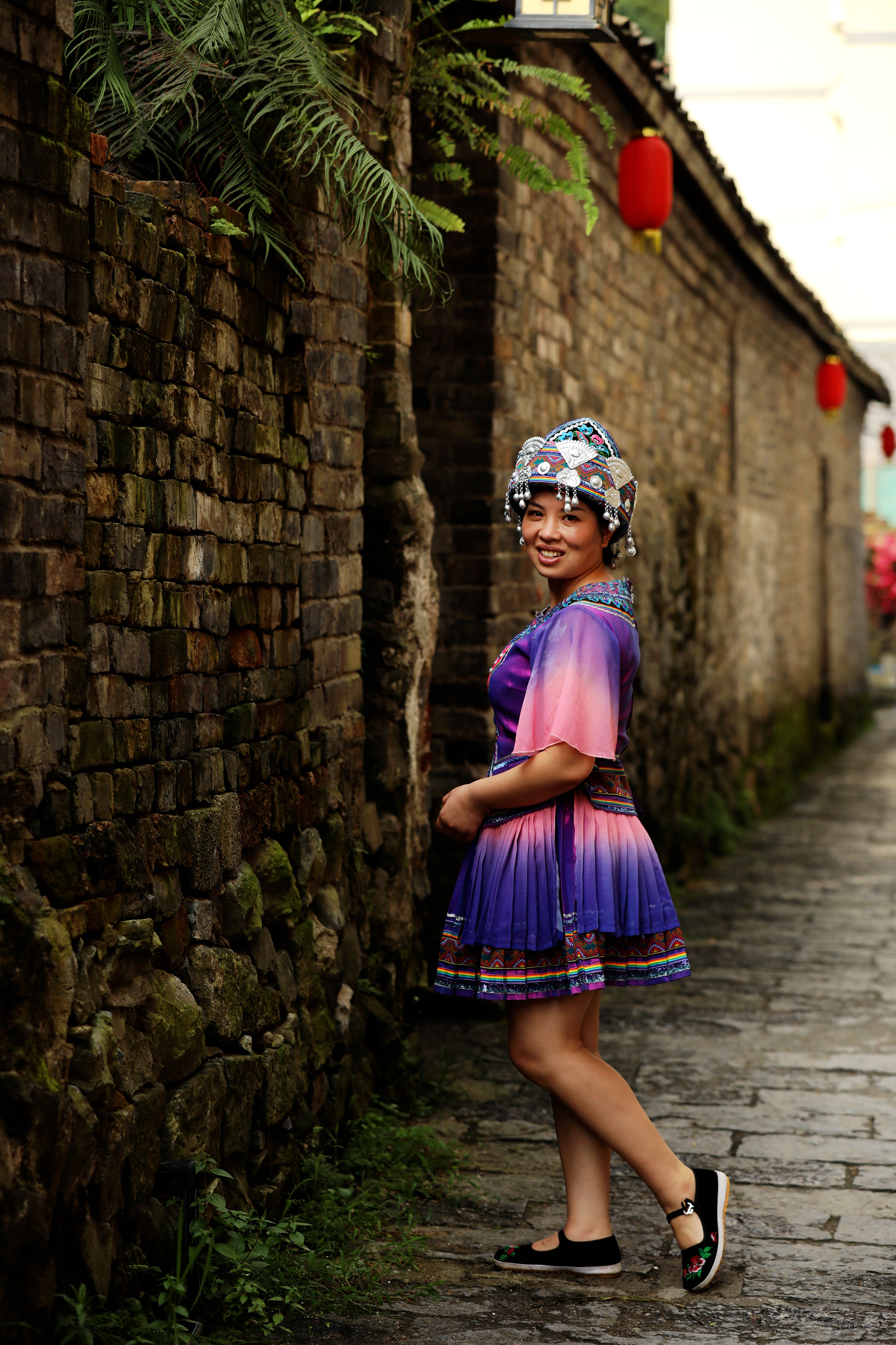 穆佬要花钱(中国唯一仫佬族自治县，650年仫佬族古村，突然来了个汉族女人)