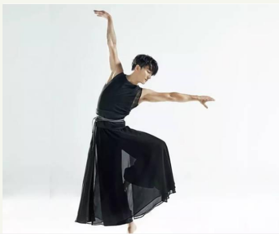 遭张艺谋忽悠，被传傍蒋雯丽上位，“狠人”黄轩的粉红成名史