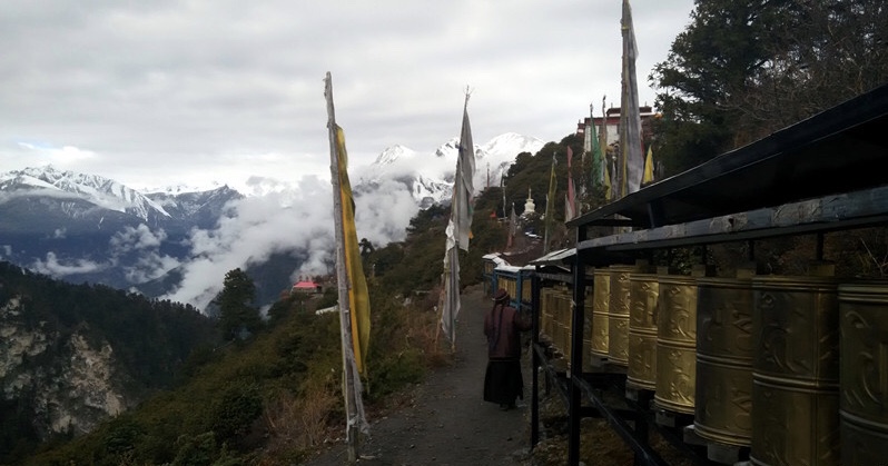 矗立在山顶悬崖处，时隐时现的寺庙——卡久寺