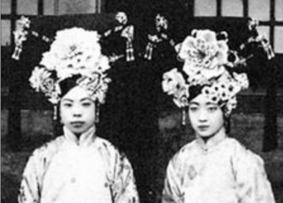 1953年，北京一妇女病死前向丈夫坦白：其实，我曾是大清皇妃