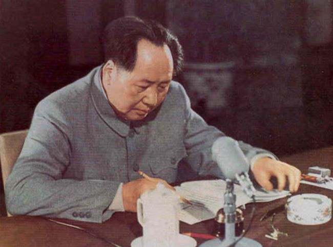 1951年，主席曾经的副班长向他写求职信，看主席如何巧妙回复