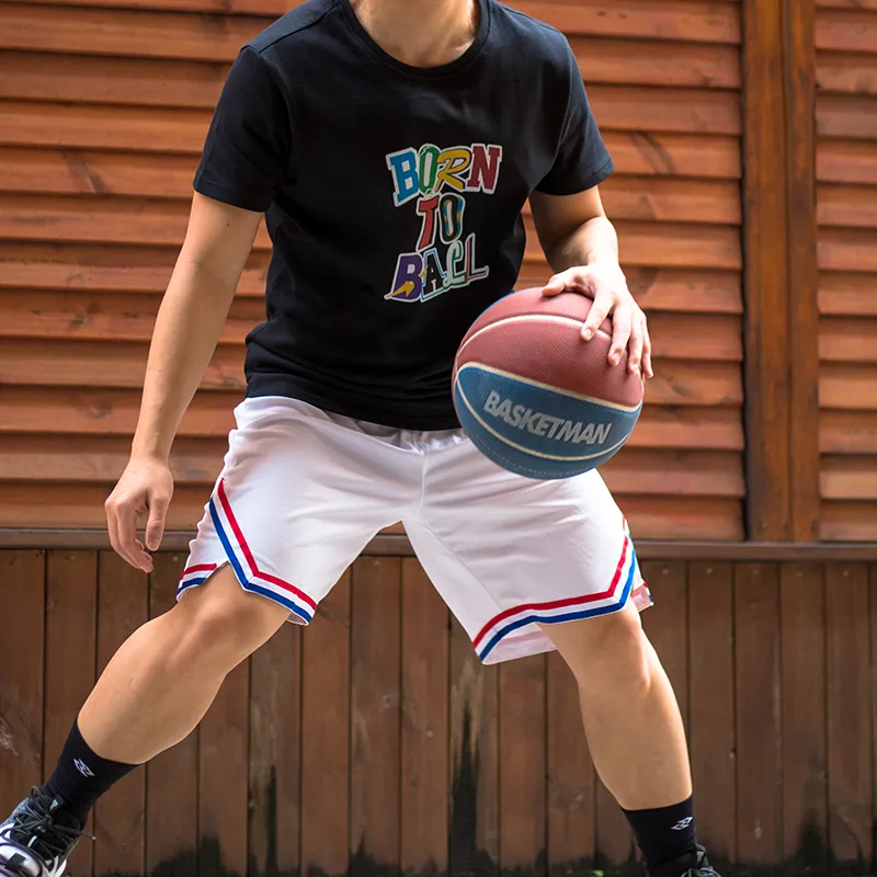 篮球比赛用的是什么材质的篮球（篮球怎么选？这3种不同规则的球，让你的球技胜人一筹）