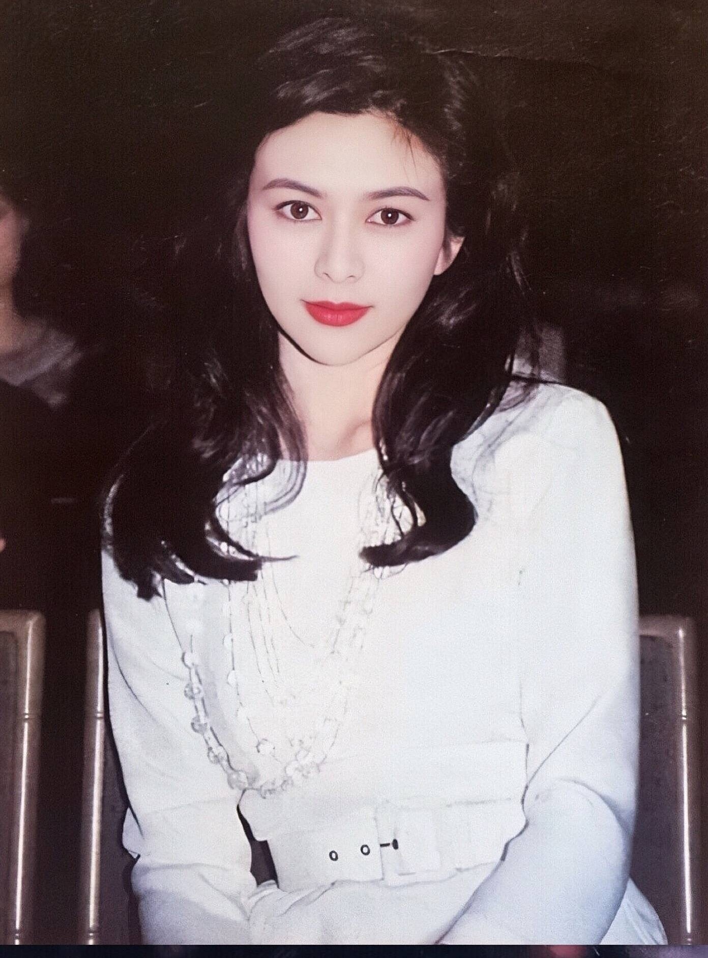 8位桃花眼女明星:她们眼波流转,媚眼如丝,小年轻们可学不来