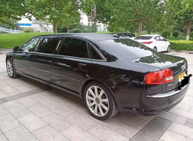 北京遇到一台奥迪A8L防弹车，2007年上牌，当时落地888万元