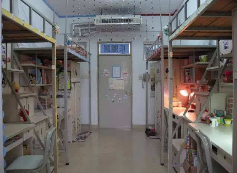 全国"寒碜"大学宿舍走红,环境堪比荒野求生,部分图片引起不适
