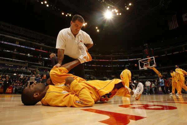 nba球員一天訓練幾個小時（NBA球員的訓練有多瘋狂？姚明扣籃1小時，阿里納斯罰球10萬次）