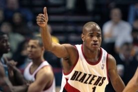 囧囧nba为什么（NBA最神奇的替补球员！给谁打替补就取代谁，现役三大后卫中过招）-趣拿体育