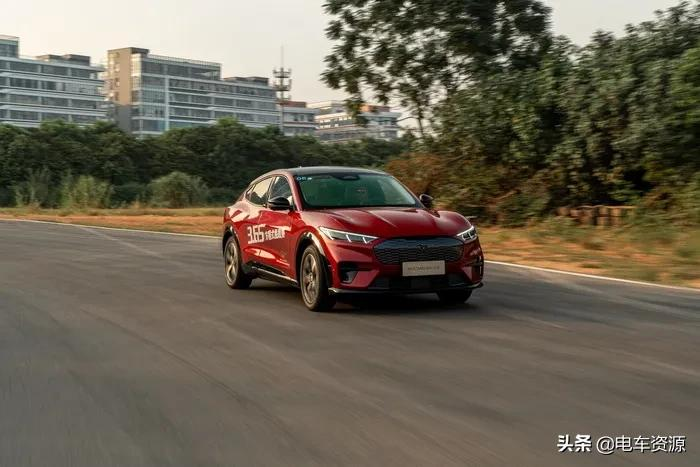 「电马」来袭！Model Y慌了吗？试驾福特Mustang Mach-E