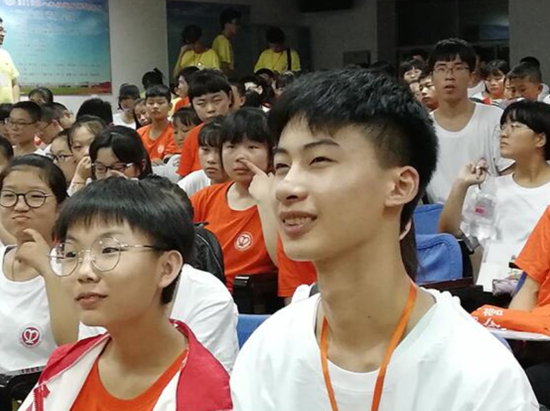 河北寒门贵子庞众望：父精神失常母瘫痪，却加分60以744分上清华