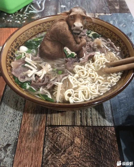 搞笑神评！这个藏头诗你能看出多少内涵