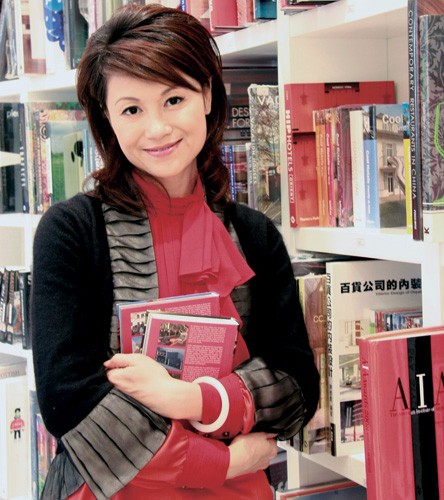 从女硕士到央视“美女主持”，她辞去稳定工作，还要与“读书”相伴到老！