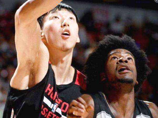 nba周琦为什么被移除(火箭对周琦成长失去耐心，被裁两大原因，CBA会开绿灯)