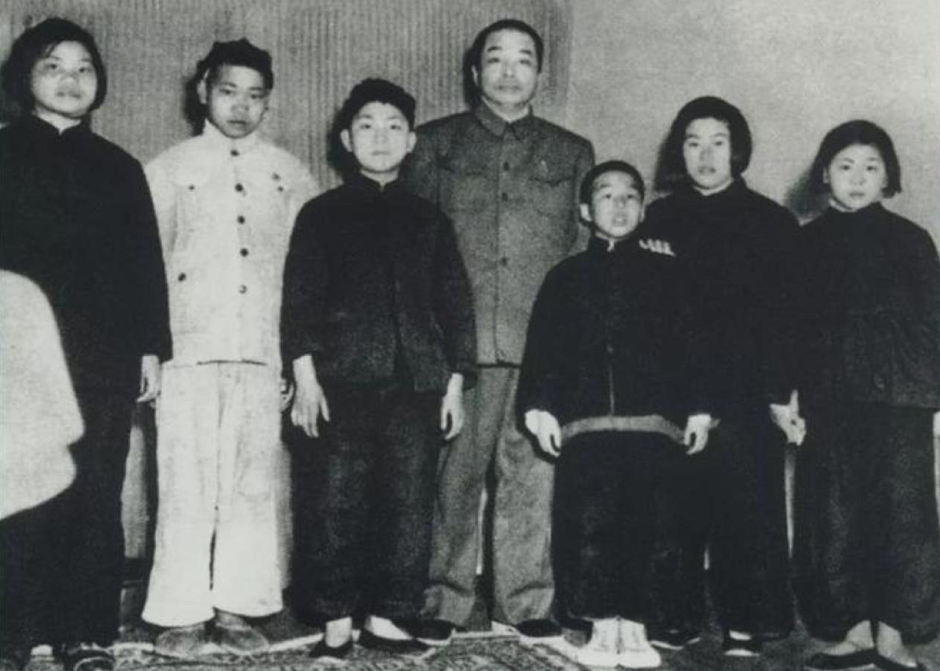 1974年，彭德怀去世，他没有子女，留下的4.8万余元都分给了谁？