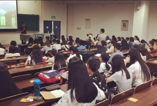 英语四六级考试喜提热搜，翻译题茶里茶气看哭考生，相约再战12月