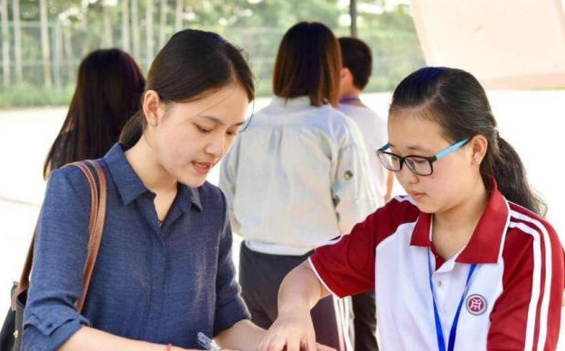 大学期间竞选班干部，不要错过这三个“职位”，选上有趣又有用