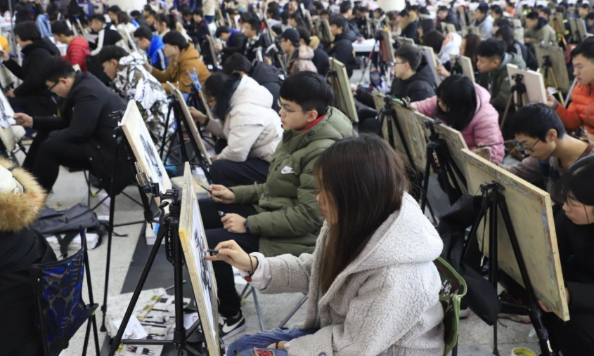大学毕业后才知道，原来“美术生”发展空间很广阔，大学生很庆幸