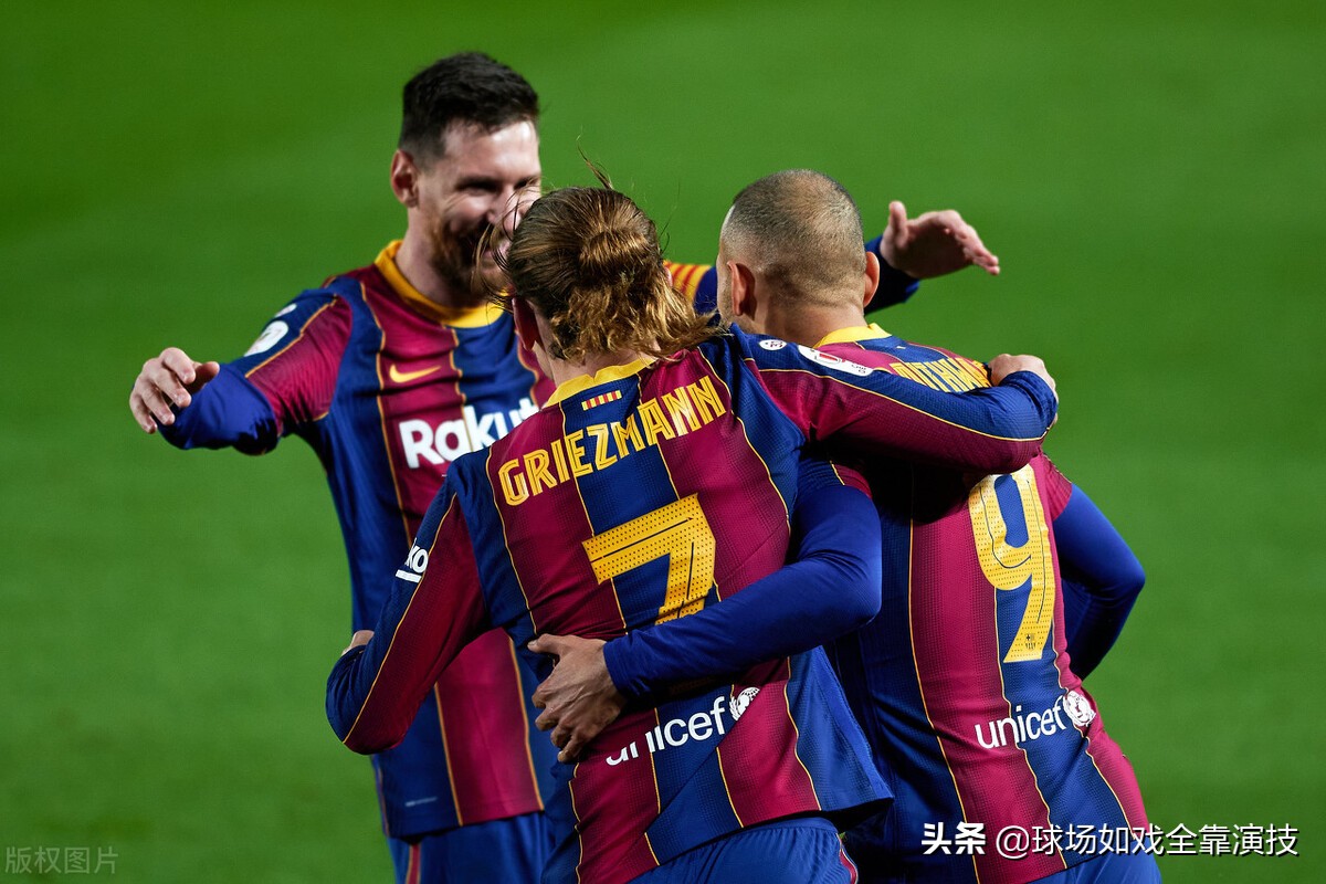 西甲为什么皇马巴萨争冠（巴萨为何想让皇马赢？鹬蚌相争渔翁得利？解析马德里德比的作用）