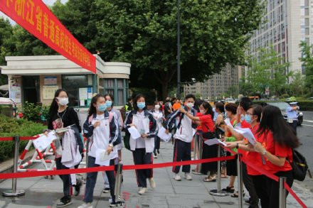 2020年高考语文作文盘点，江苏卷再遭吐槽，考生：看到题目就懵了