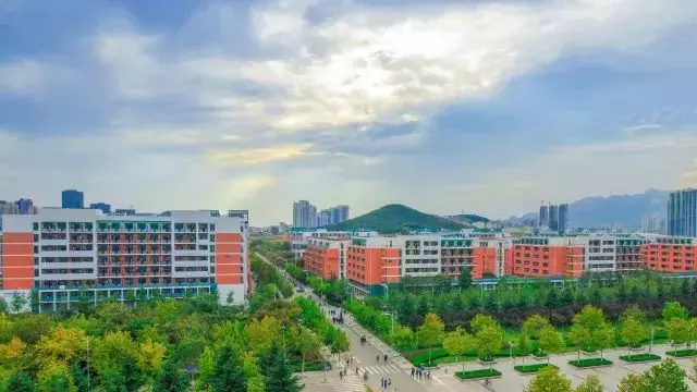 开学了，去青岛最美大学去逛一逛吧，个个堪比5A级景区