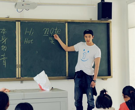 上海一教师工资单曝光，月收入近3万引热议，老师却觉得情理之中