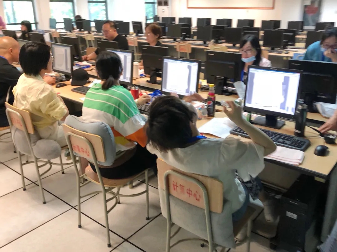 “过五关”般严格，高考阅卷老师来自哪里？研究生参与阅卷？