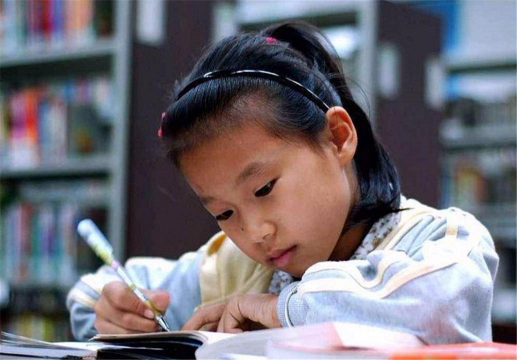 初中女生“情书”当作文，语文老师看后却感动落泪，网友：真懂事