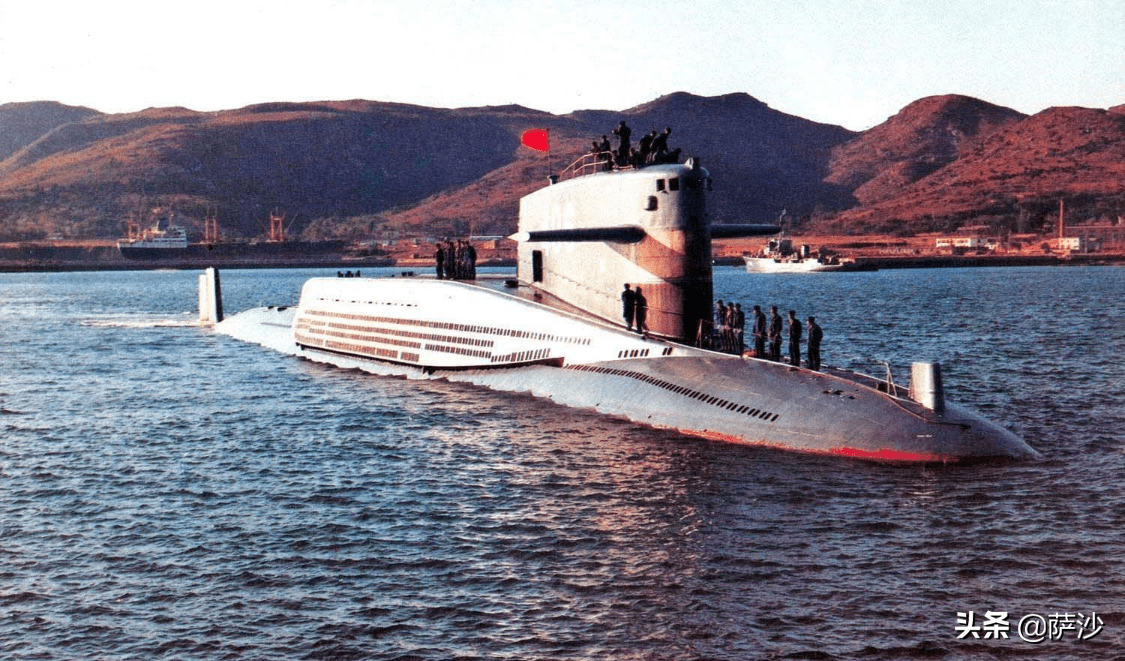 094升格为核潜艇和西方依然有很大的差距吗。1988年9月27日潜水艇水中导弹发射