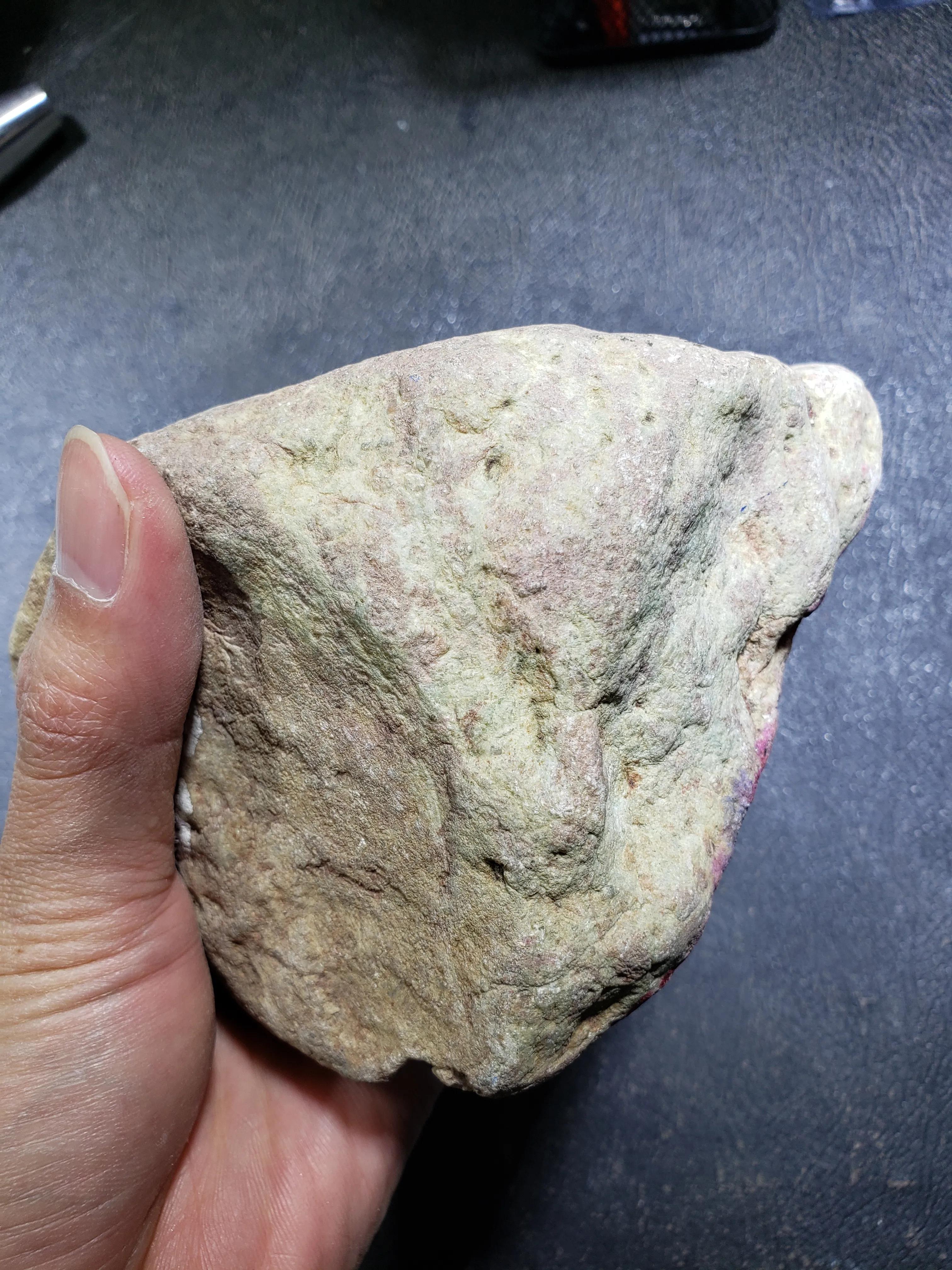 翡翠原石有几种皮壳(翡翠原石有多少种类皮壳?