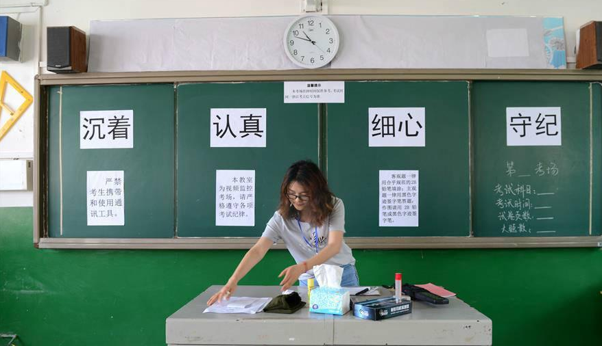 当老师不轻松，当高考的监考老师更难，高考监考之苦无法一语道清