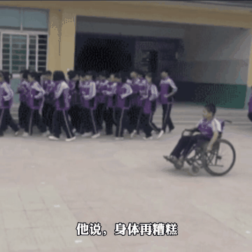 山东“脆骨男孩”两次参加高考终圆梦：身体不能阻碍我追梦