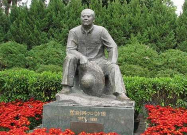 十大元帅墓地今何在？元帅们去世后都葬在了哪里？苍松翠柏掩忠魂