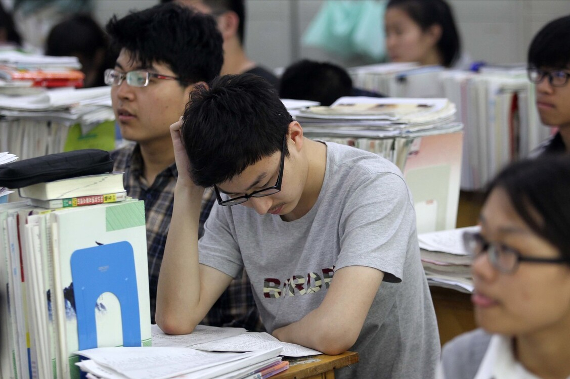 易烊千玺高考“太偏科”，数学成绩不错，英语分数让人捏了一把汗