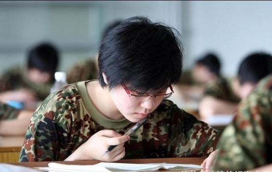 录取分数线较低的军校，发展前景一片光明，毕业后有机会拿铁饭碗